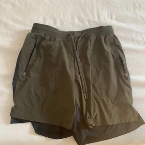 COPY - Lululemon License to Train Shorts 7" Size Medium